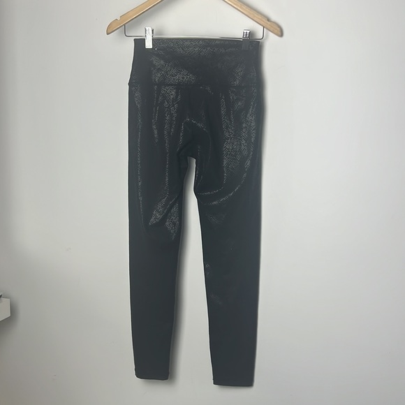 Black leopard print offline by aerie leggings - Picture 2 of 4